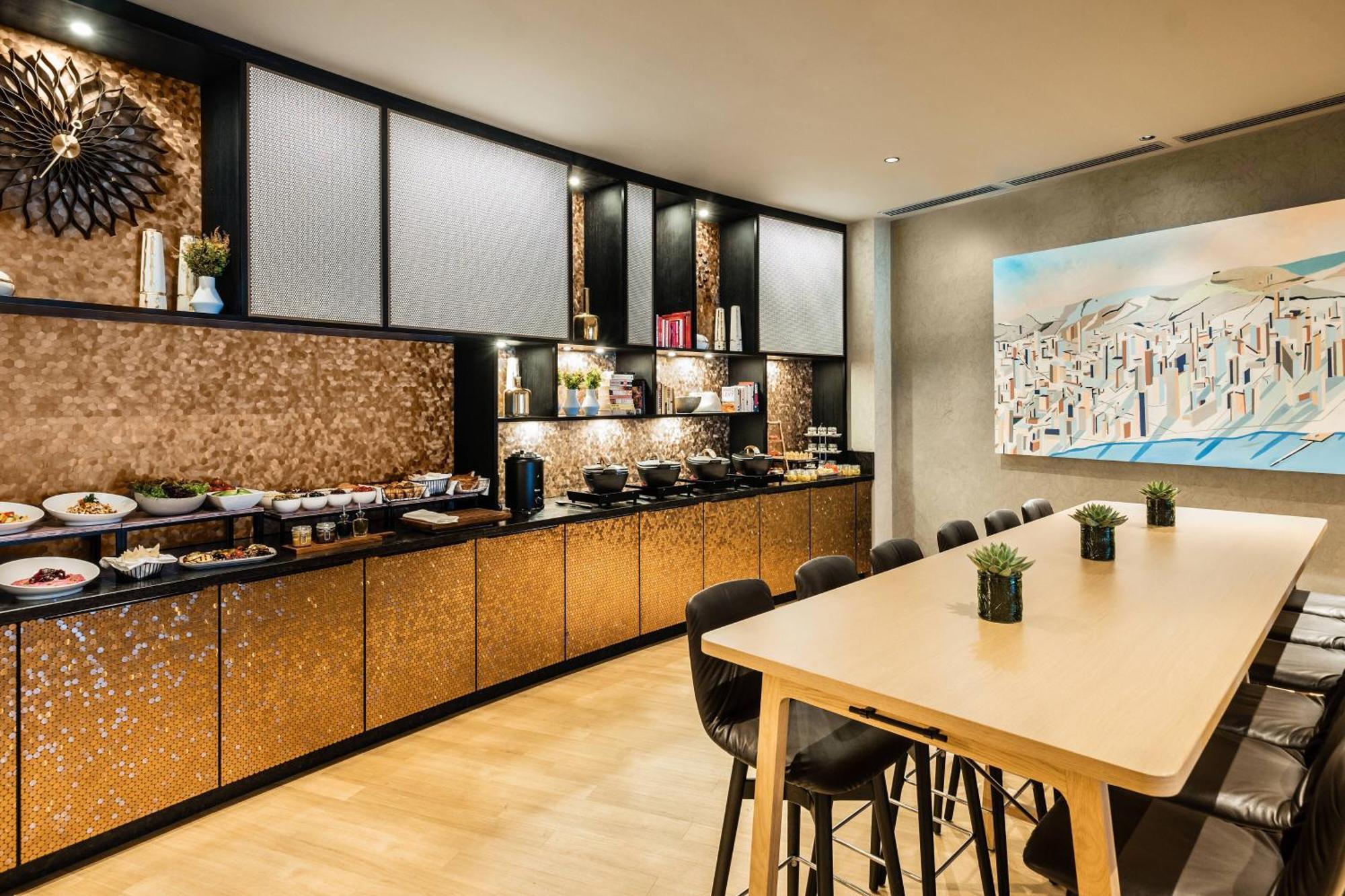 Courtyard By Marriott Baku Hotel Exterior photo