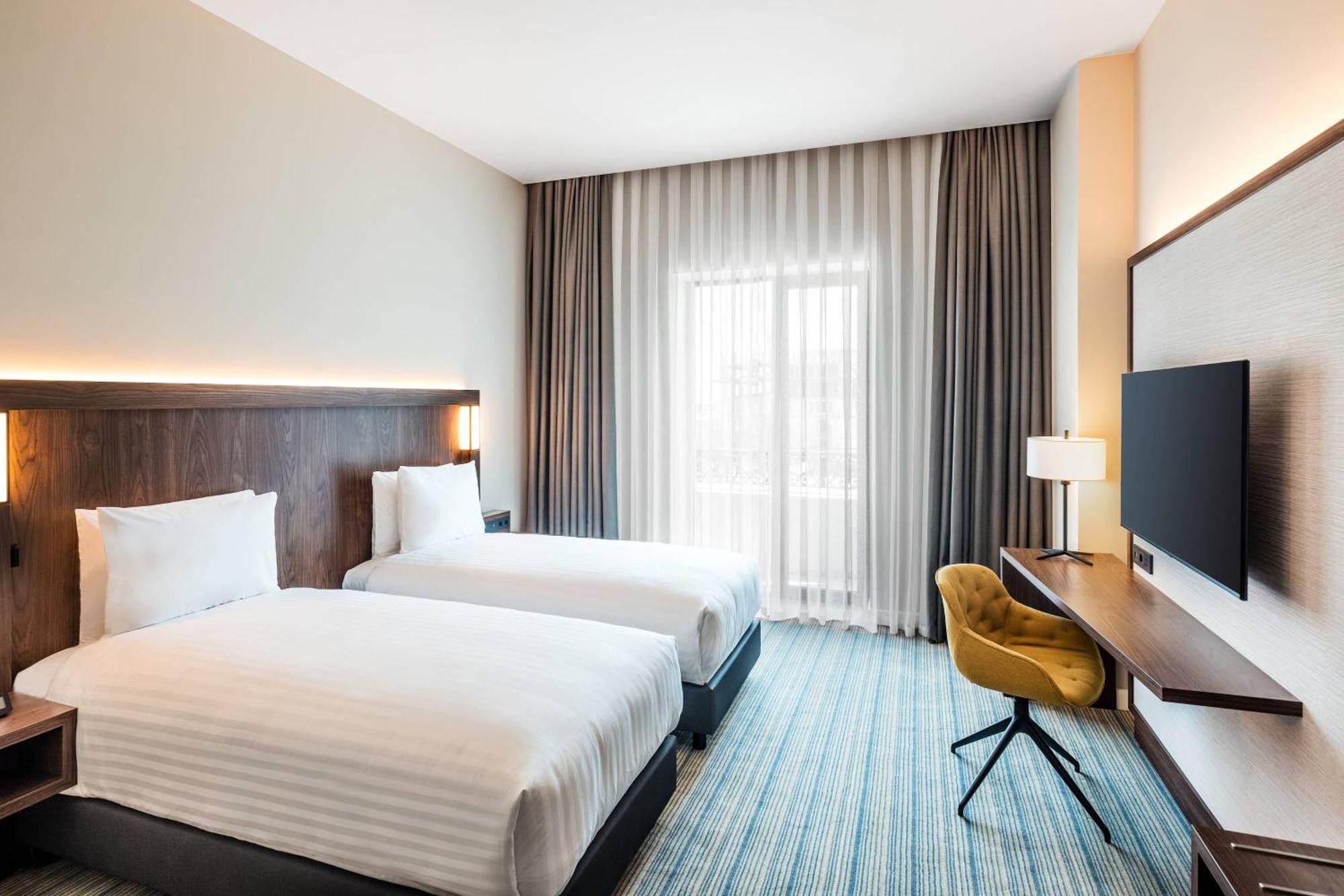 Courtyard By Marriott Baku Hotel Exterior photo
